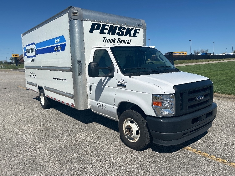 Used 2022 Ford E-350 - photo 1