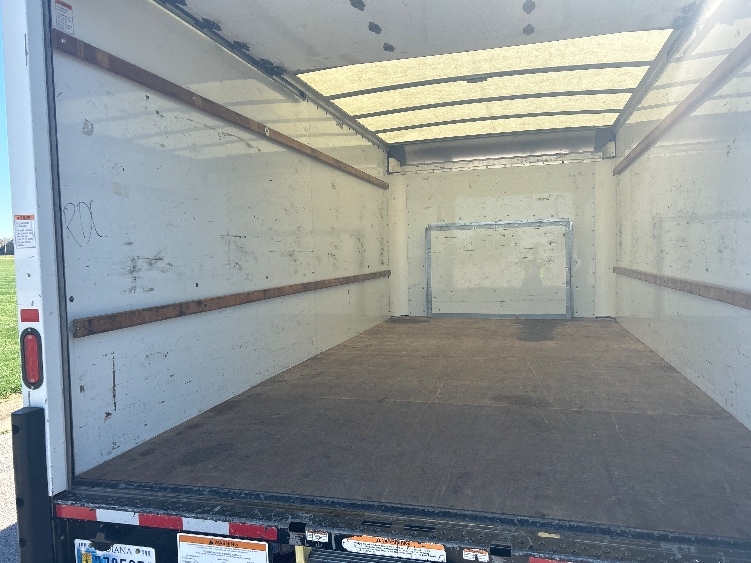 Used 2022 Ford E-350 - photo 13