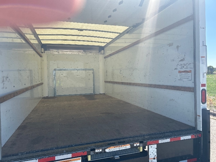 Used 2022 Ford E-350 - photo 14