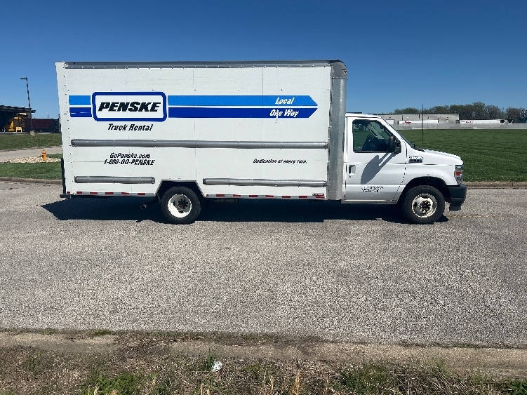 Used 2022 Ford E-350 - photo 17