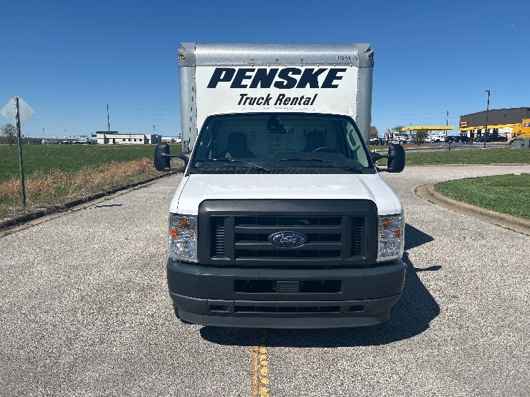 Used 2022 Ford E-350 - photo 2