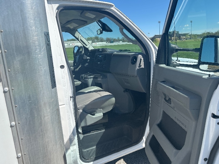 Used 2022 Ford E-350 - photo 22