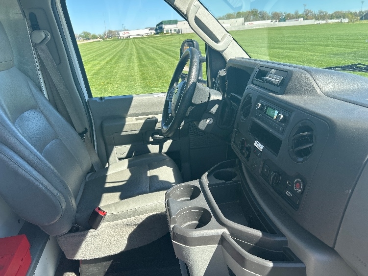 Used 2022 Ford E-350 - photo 24