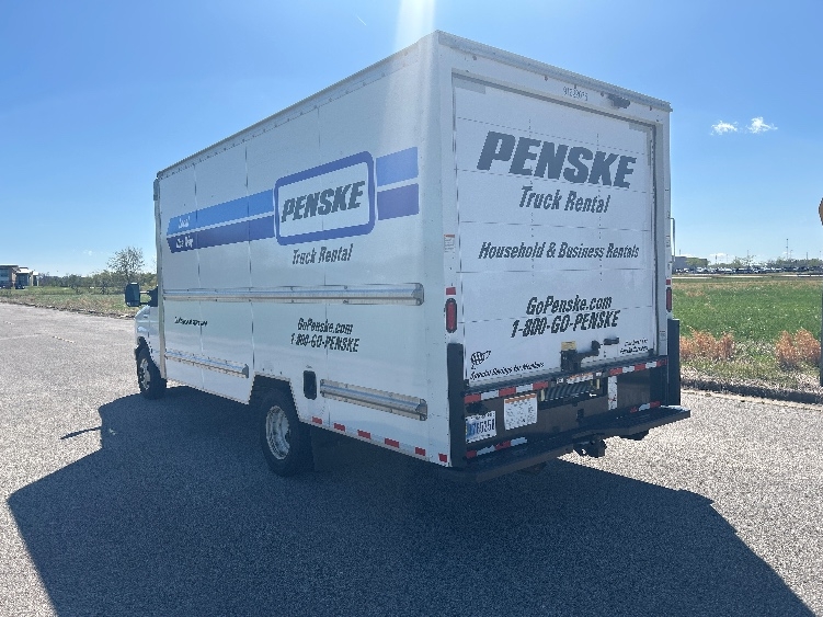 Used 2022 Ford E-350 - photo 8