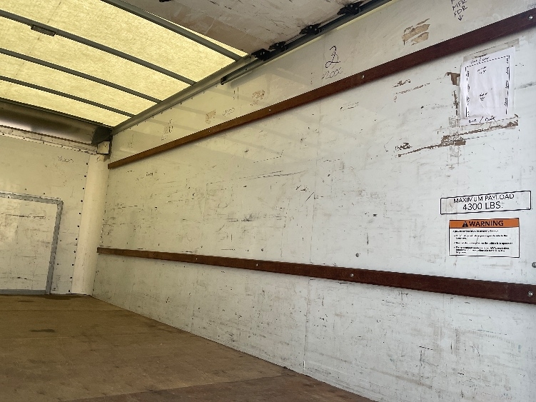 Used 2022 Ford E-350 - photo 14