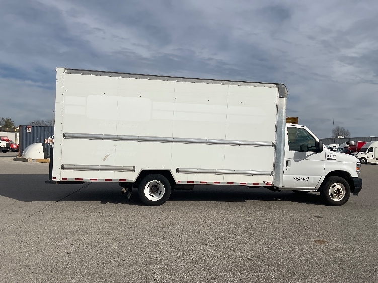 Used 2022 Ford E-350 - photo 17