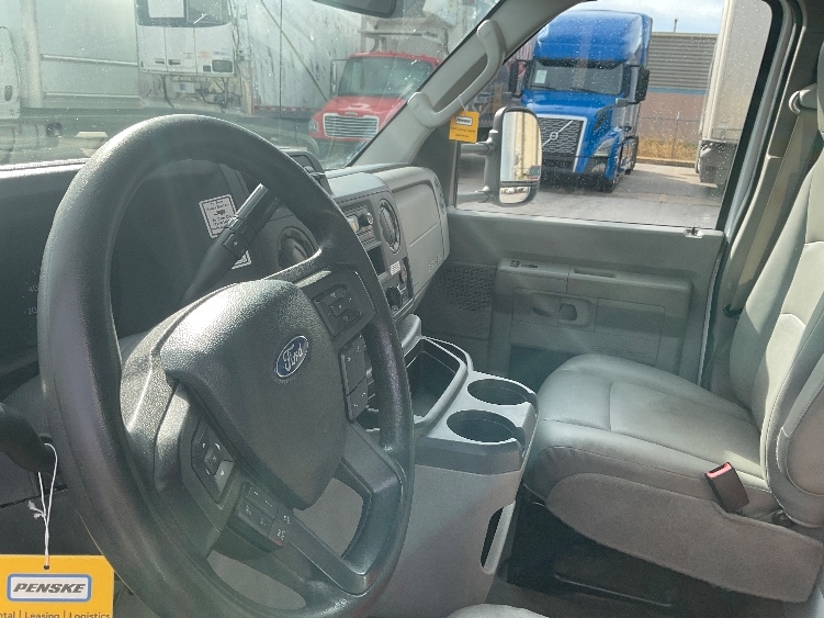 Used 2022 Ford E-350 - photo 19