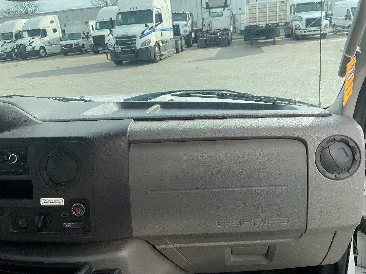Used 2022 Ford E-350 - photo 23