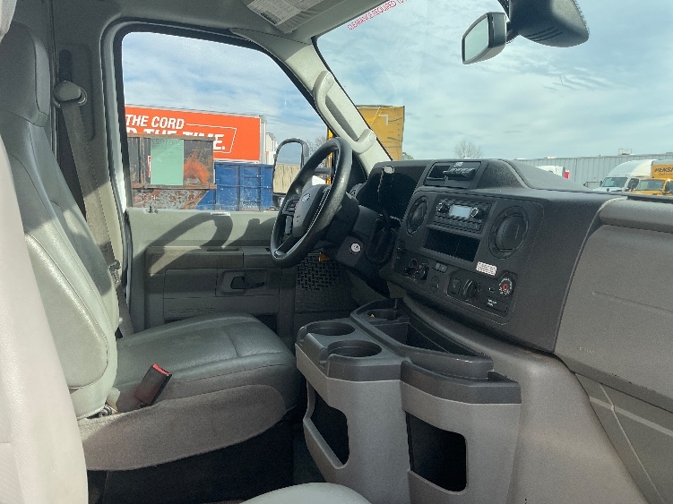 Used 2022 Ford E-350 - photo 24