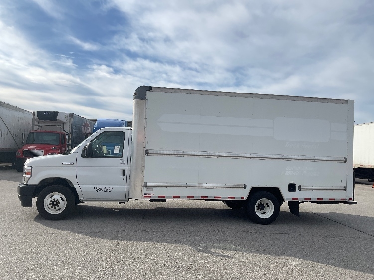 Used 2022 Ford E-350 - photo 6