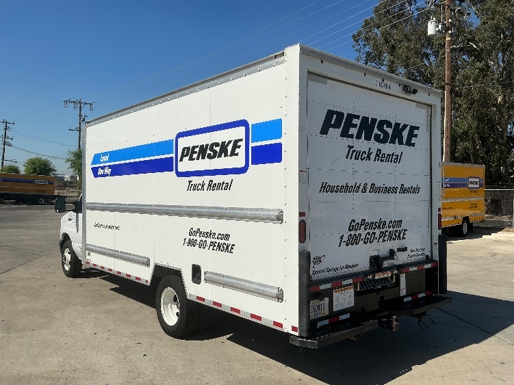 Used 2022 Ford E-350 - photo 8