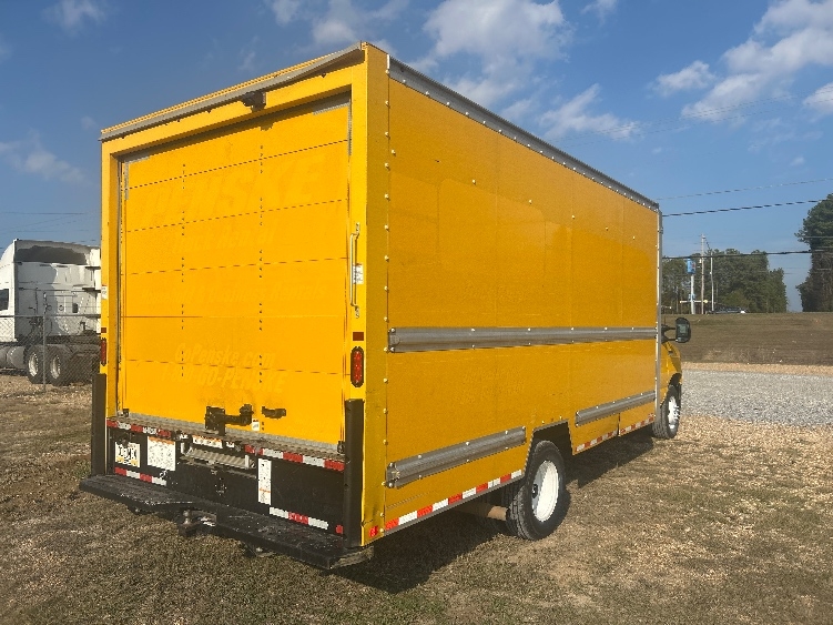 Used 2022 Ford E-350 - photo 15