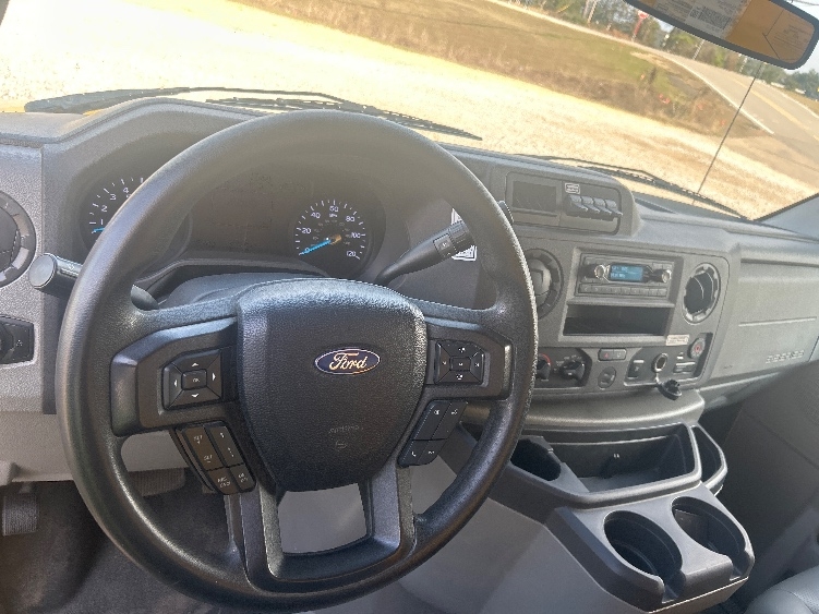 Used 2022 Ford E-350 - photo 19