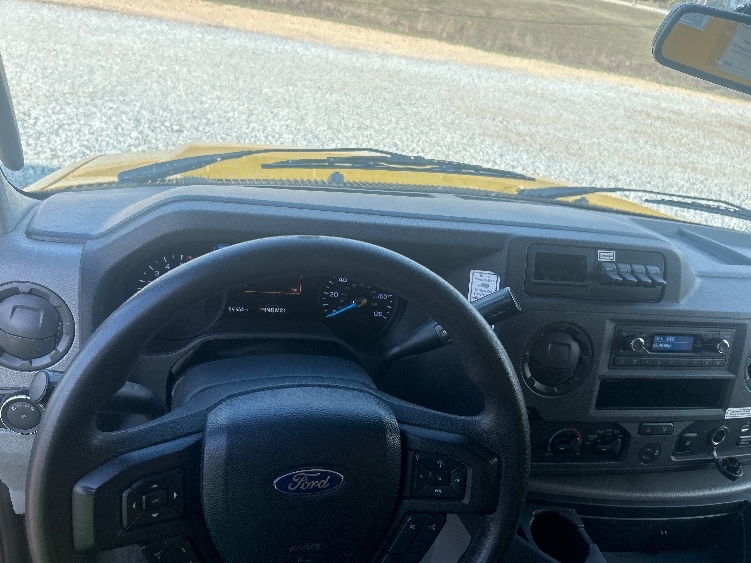 Used 2022 Ford E-350 - photo 20