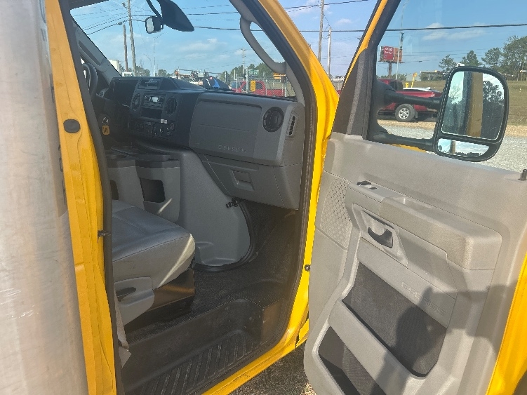 Used 2022 Ford E-350 - photo 22