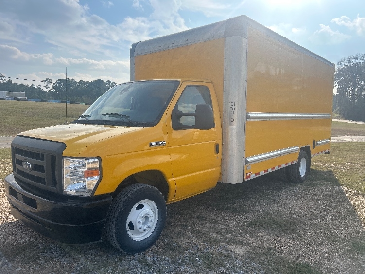 Used 2022 Ford E-350 - photo 5