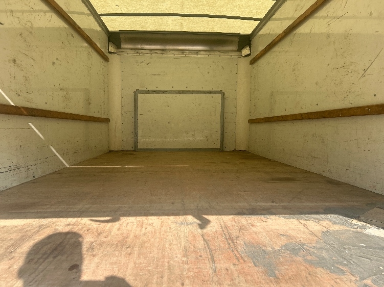Used 2022 Ford E-350 - photo 10