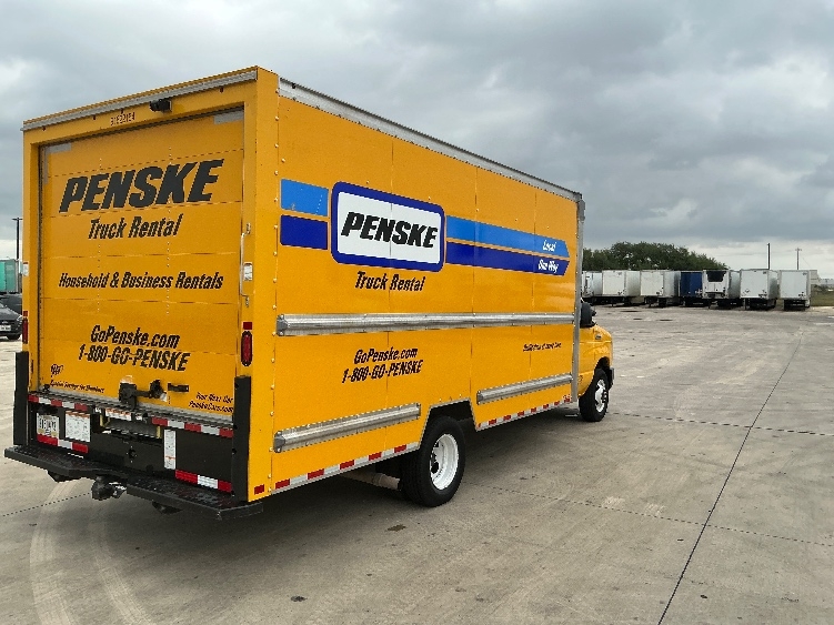 Used 2022 Ford E-350 - photo 14