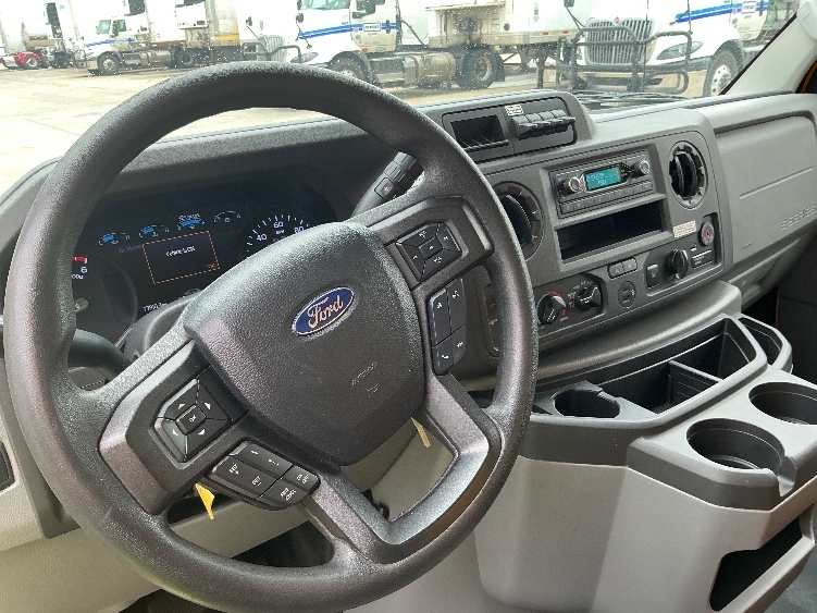 Used 2022 Ford E-350 - photo 18