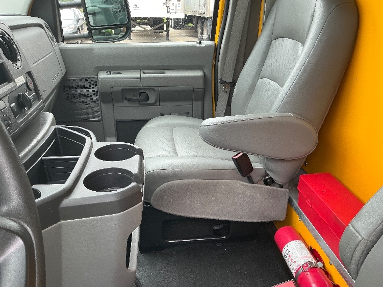Used 2022 Ford E-350 - photo 20