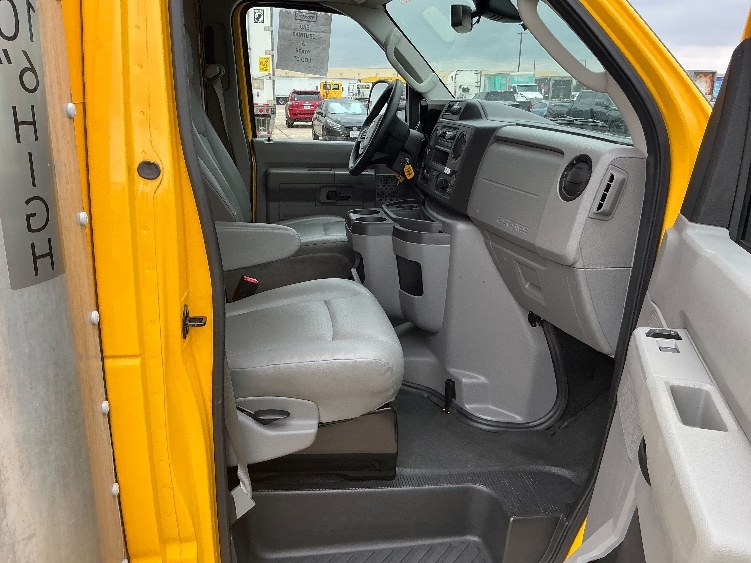 Used 2022 Ford E-350 - photo 21