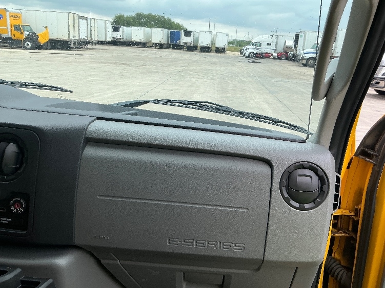 Used 2022 Ford E-350 - photo 22