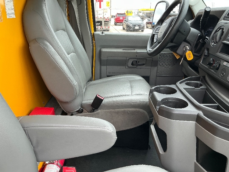 Used 2022 Ford E-350 - photo 23
