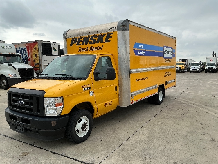 Used 2022 Ford E-350 - photo 5