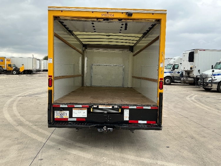 Used 2022 Ford E-350 - photo 10