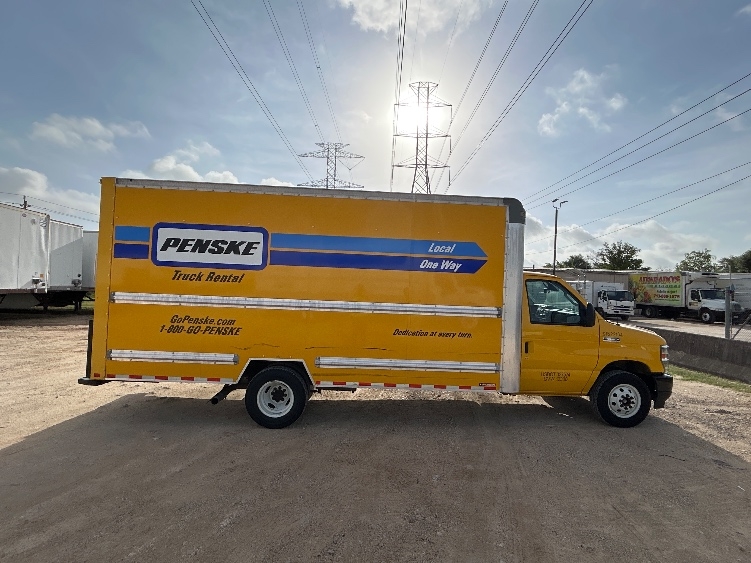 Used 2022 Ford E-350 - photo 17