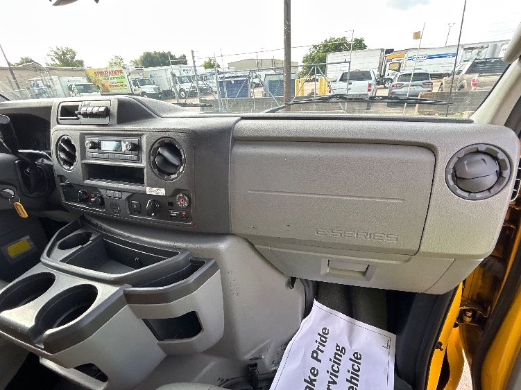 Used 2022 Ford E-350 - photo 23
