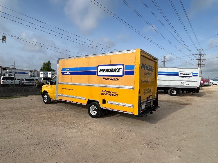 Used 2022 Ford E-350 - photo 8