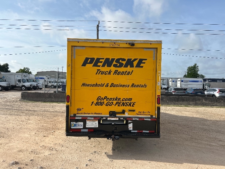 Used 2022 Ford E-350 - photo 9