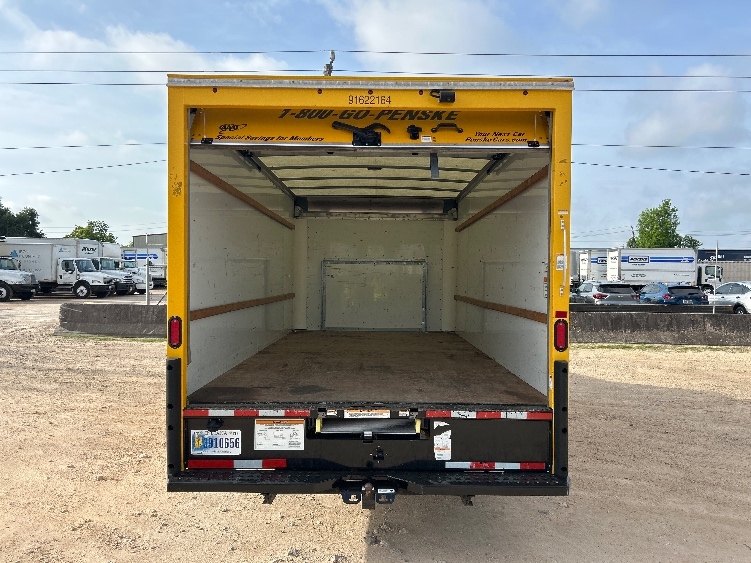 Used 2022 Ford E-350 - photo 10
