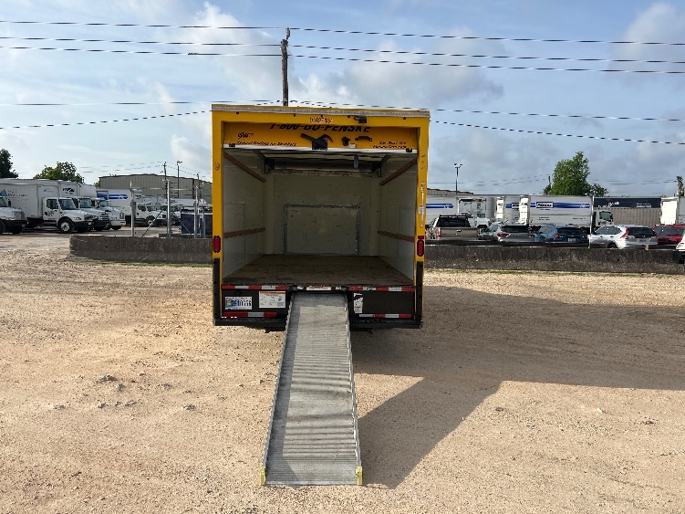 Used 2022 Ford E-350 - photo 11