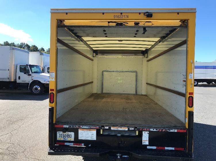 Used 2022 Ford E-350 - photo 10