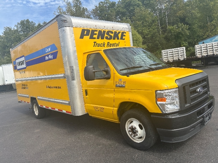 Used 2022 Ford E-350 - photo 1