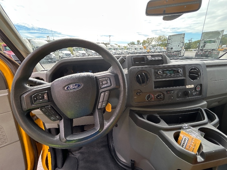 Used 2022 Ford E-350 - photo 20