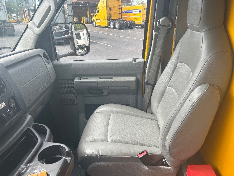 Used 2022 Ford E-350 - photo 21