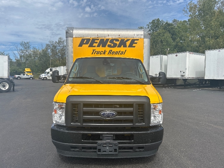 Used 2022 Ford E-350 - photo 2
