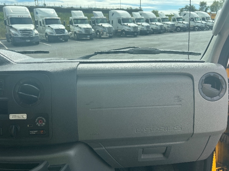Used 2022 Ford E-350 - photo 23