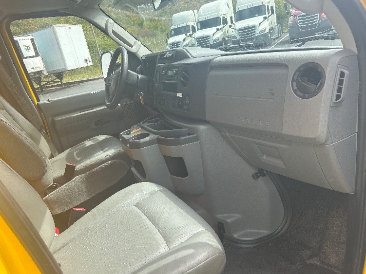 Used 2022 Ford E-350 - photo 24