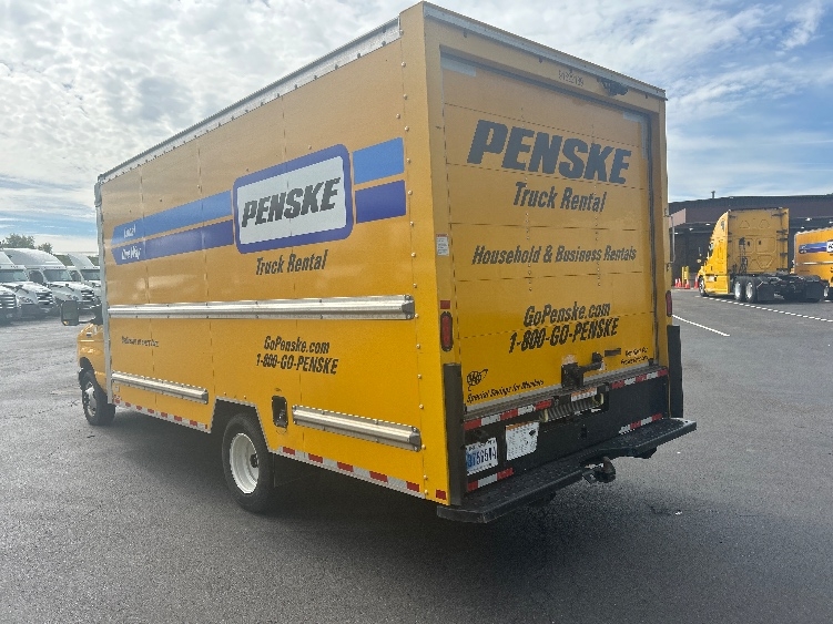 Used 2022 Ford E-350 - photo 8