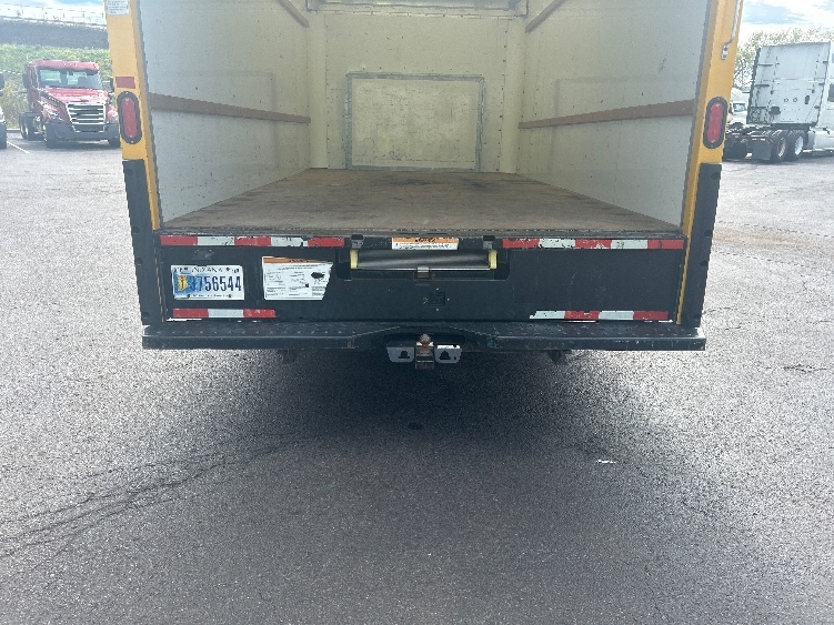 Used 2022 Ford E-350 - photo 11