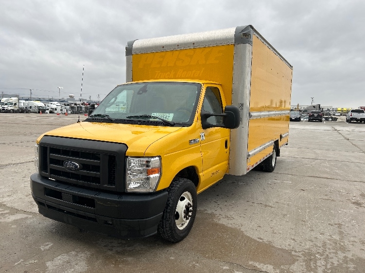 Used 2022 Ford E-350 - photo 5