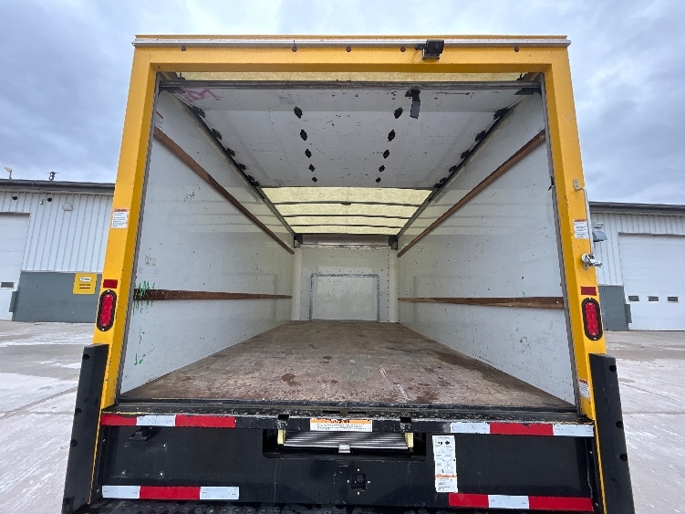 Used 2022 Ford E-350 - photo 10