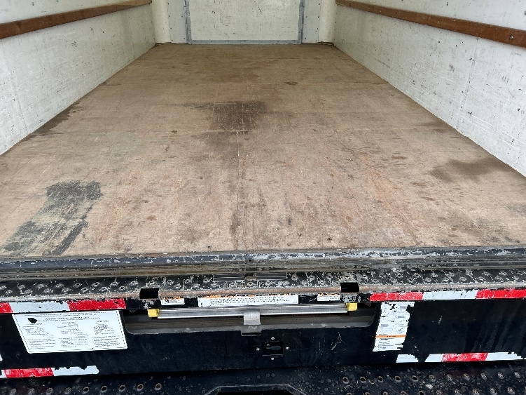 Used 2022 Ford E-350 - photo 12