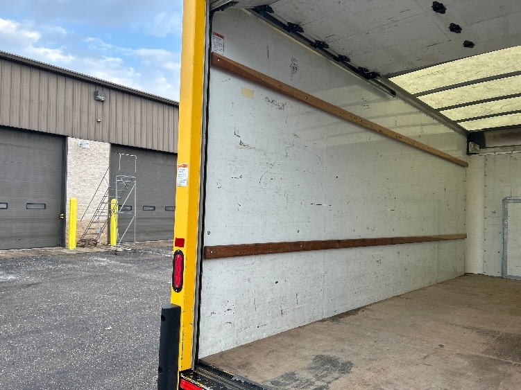 Used 2022 Ford E-350 - photo 13
