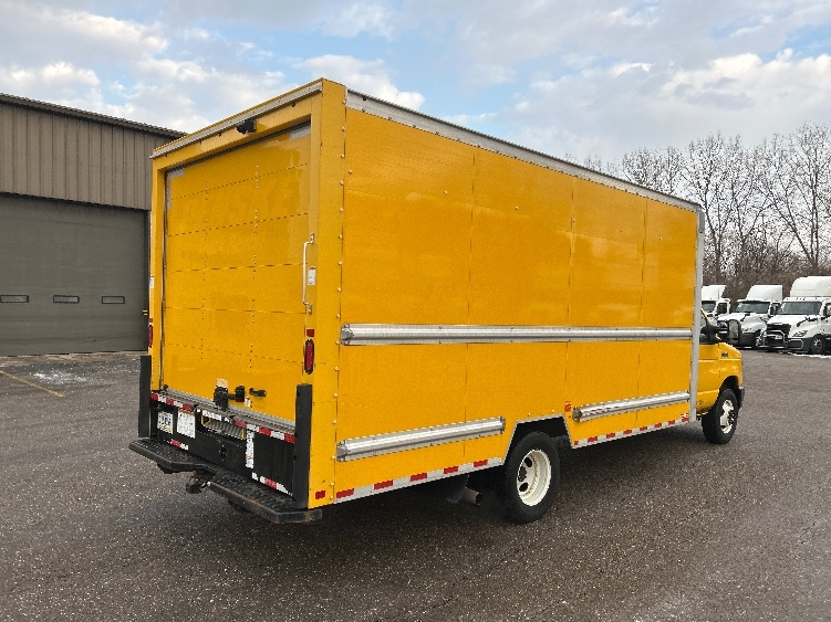Used 2022 Ford E-350 - photo 15