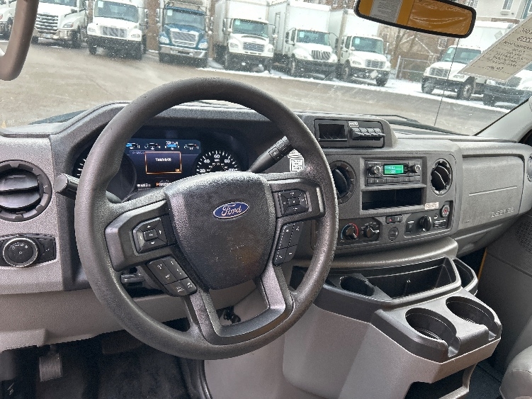 Used 2022 Ford E-350 - photo 20